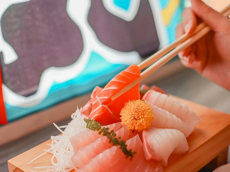 桃園新屋美食，永安漁港美食推薦，江戶壽司大生蠔超吸睛。