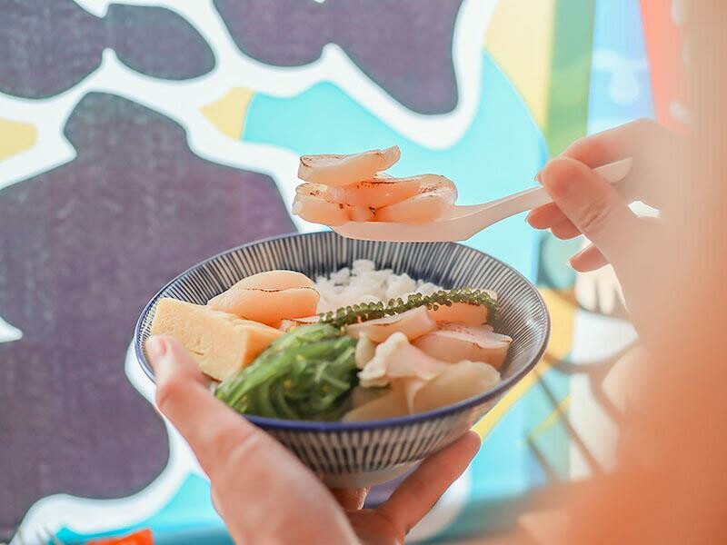 桃園新屋美食，永安漁港美食推薦，江戶壽司大生蠔超吸睛。