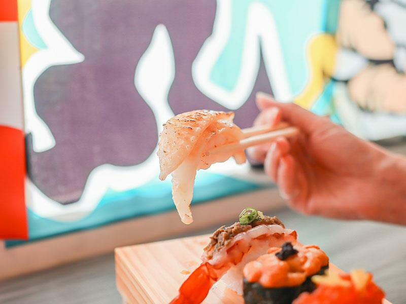 桃園新屋美食，永安漁港美食推薦，江戶壽司大生蠔超吸睛。