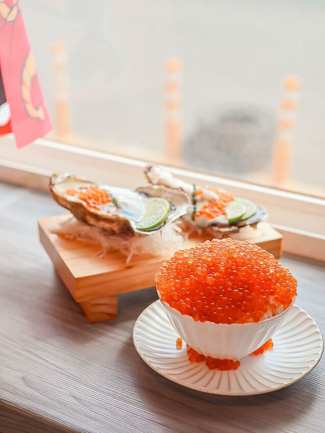 桃園新屋美食，永安漁港美食推薦，江戶壽司大生蠔超吸睛。