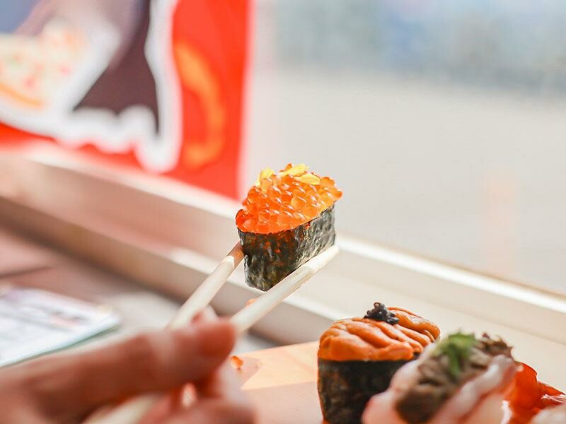 桃園新屋美食，永安漁港美食推薦，江戶壽司大生蠔超吸睛。