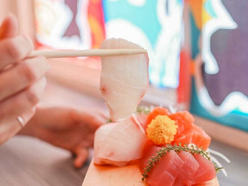 桃園新屋美食，永安漁港美食推薦，江戶壽司大生蠔超吸睛。