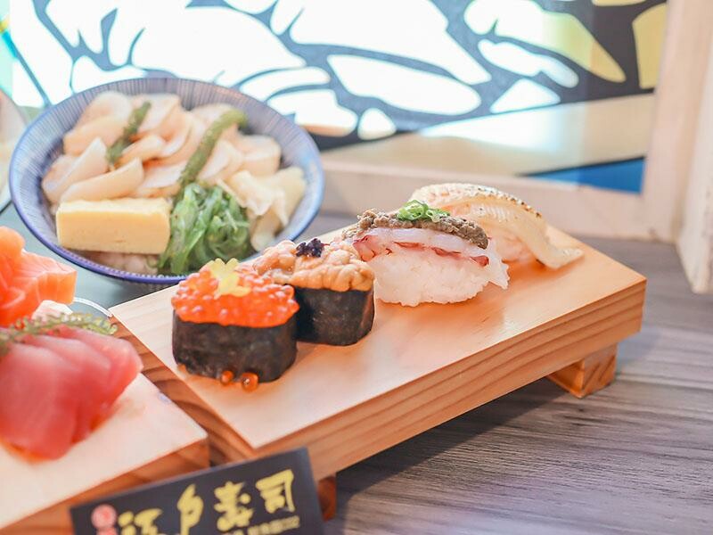 桃園新屋美食，永安漁港美食推薦，江戶壽司大生蠔超吸睛。