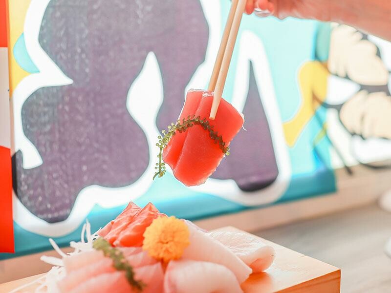 桃園新屋美食，永安漁港美食推薦，江戶壽司大生蠔超吸睛。