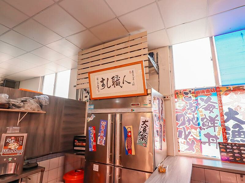 桃園新屋美食，永安漁港美食推薦，江戶壽司大生蠔超吸睛。