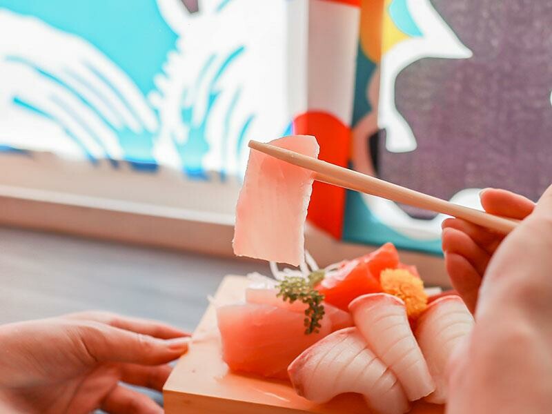 桃園新屋美食，永安漁港美食推薦，江戶壽司大生蠔超吸睛。