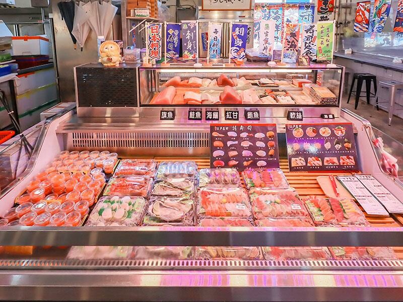 桃園新屋美食，永安漁港美食推薦，江戶壽司大生蠔超吸睛。