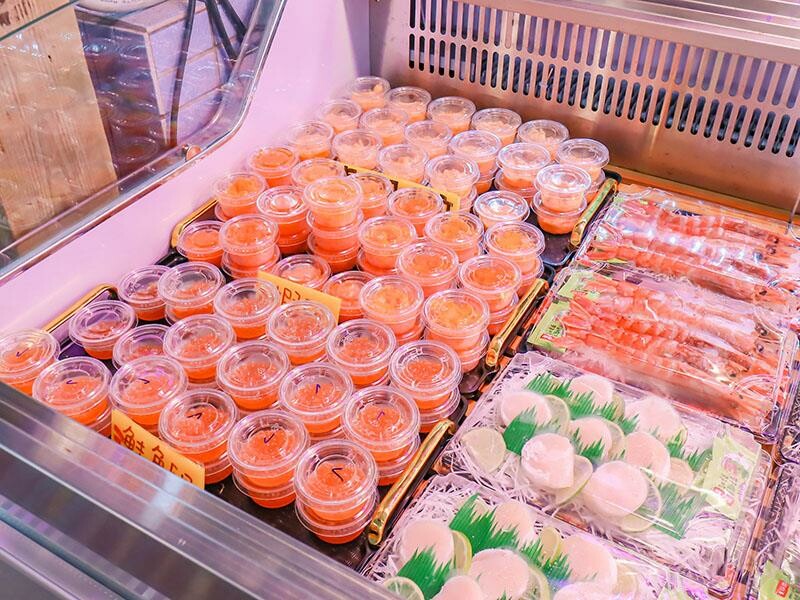 桃園新屋美食，永安漁港美食推薦，江戶壽司大生蠔超吸睛。