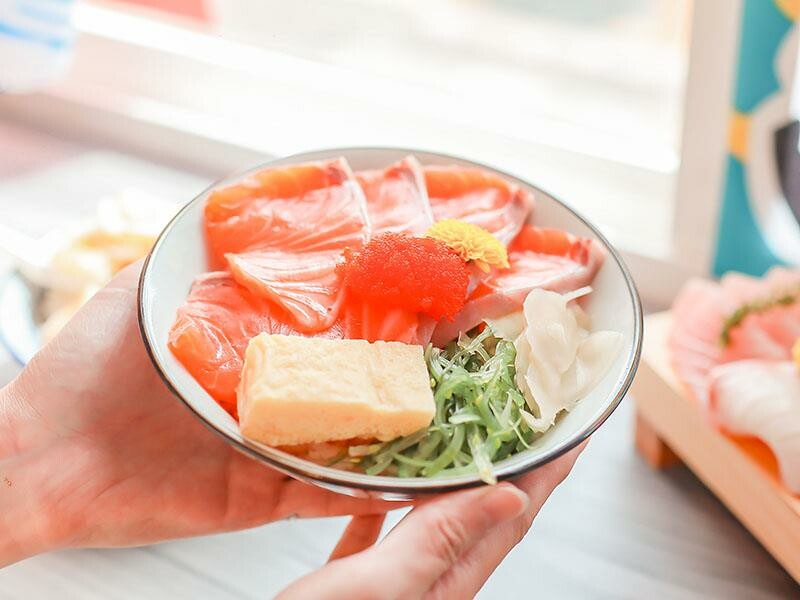 桃園新屋美食，永安漁港美食推薦，江戶壽司大生蠔超吸睛。