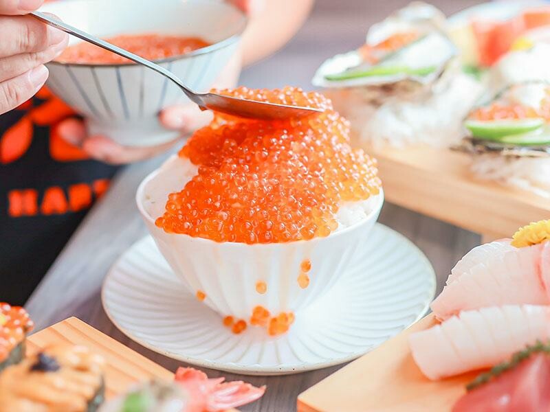 桃園新屋美食，永安漁港美食推薦，江戶壽司大生蠔超吸睛。