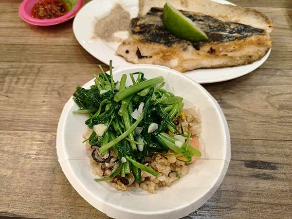 台北延三夜市正宗台式經典美食小吃推薦-東時鮮蚵-香氣爆棚用料