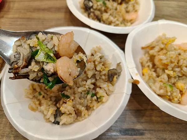 台北延三夜市正宗台式經典美食小吃推薦-東時鮮蚵-香氣爆棚用料