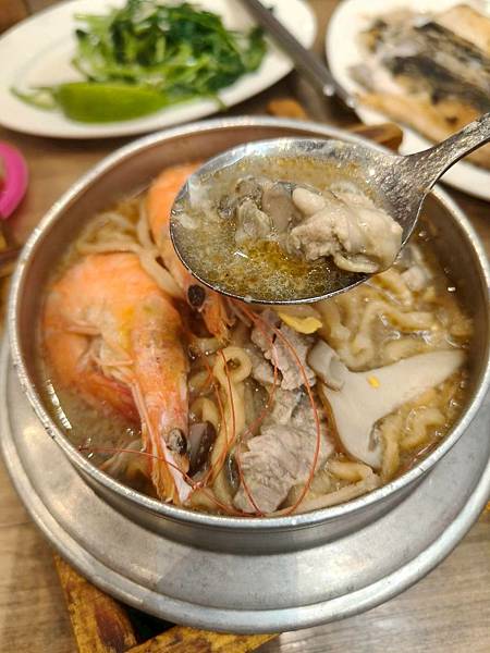 台北延三夜市正宗台式經典美食小吃推薦-東時鮮蚵-香氣爆棚用料