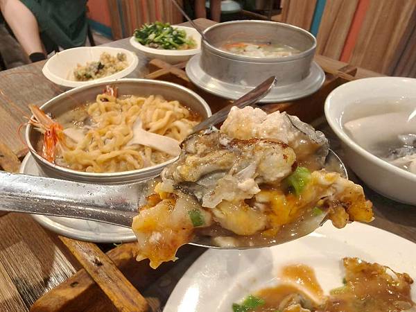 台北延三夜市正宗台式經典美食小吃推薦-東時鮮蚵-香氣爆棚用料