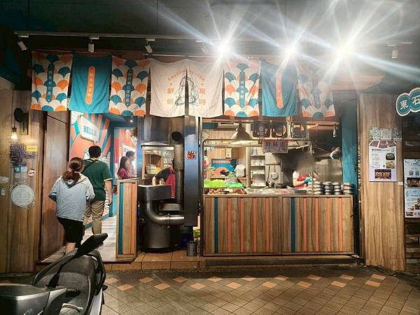 台北延三夜市正宗台式經典美食小吃推薦-東時鮮蚵-香氣爆棚用料