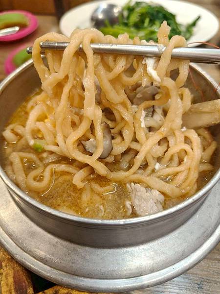 台北延三夜市正宗台式經典美食小吃推薦-東時鮮蚵-香氣爆棚用料