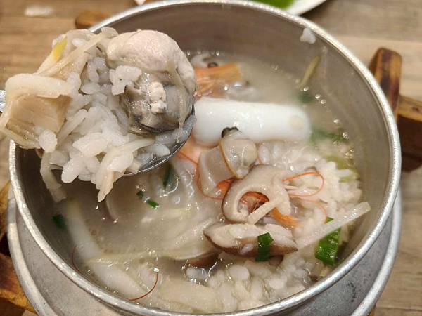 台北延三夜市正宗台式經典美食小吃推薦-東時鮮蚵-香氣爆棚用料