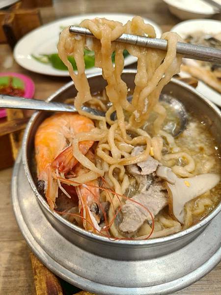 台北延三夜市正宗台式經典美食小吃推薦-東時鮮蚵-香氣爆棚用料