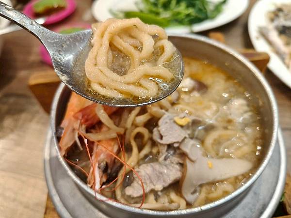 台北延三夜市正宗台式經典美食小吃推薦-東時鮮蚵-香氣爆棚用料