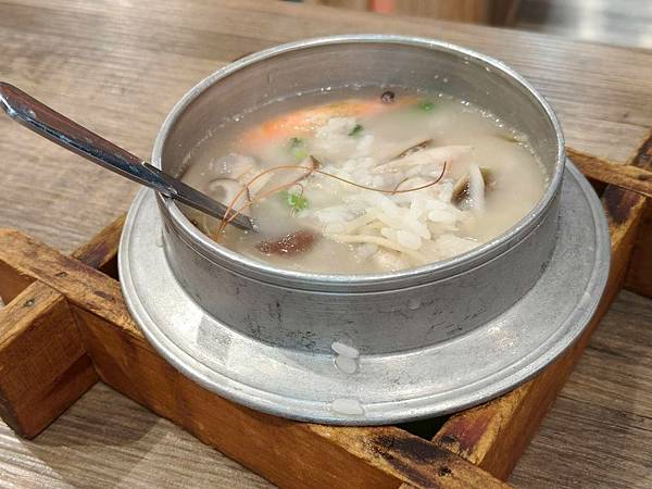 台北延三夜市正宗台式經典美食小吃推薦-東時鮮蚵-香氣爆棚用料