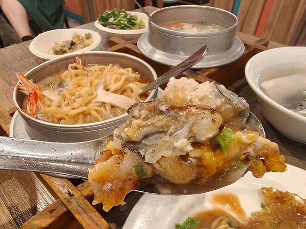 台北延三夜市正宗台式經典美食小吃推薦-東時鮮蚵-香氣爆棚用料