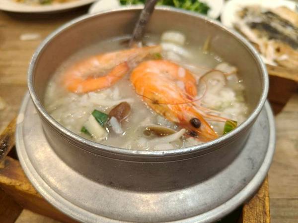 台北延三夜市正宗台式經典美食小吃推薦-東時鮮蚵-香氣爆棚用料