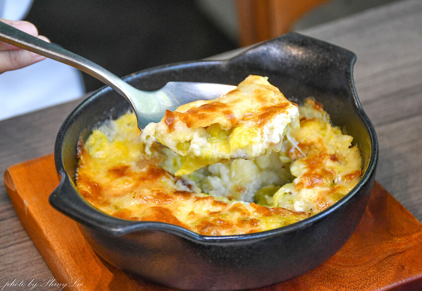 草山小鎮好吃港點,保留美軍宿舍的基地格局, 打造出美式鄉村屋+韓系文青風的氛圍