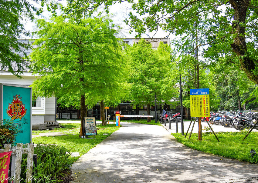 草山小鎮好吃港點,保留美軍宿舍的基地格局, 打造出美式鄉村屋+韓系文青風的氛圍