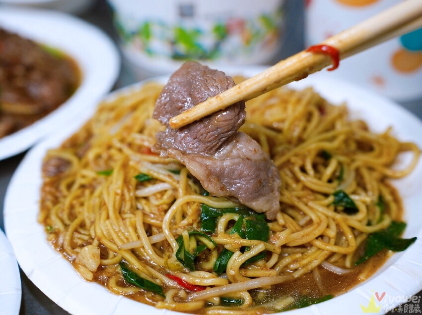 【南崁生炒羊肉】營業到凌晨三點的深夜美食！現炒的高CP值羊肉熱炒小吃～點炒麵＋燴飯共兩份可加購10元羊肉湯！