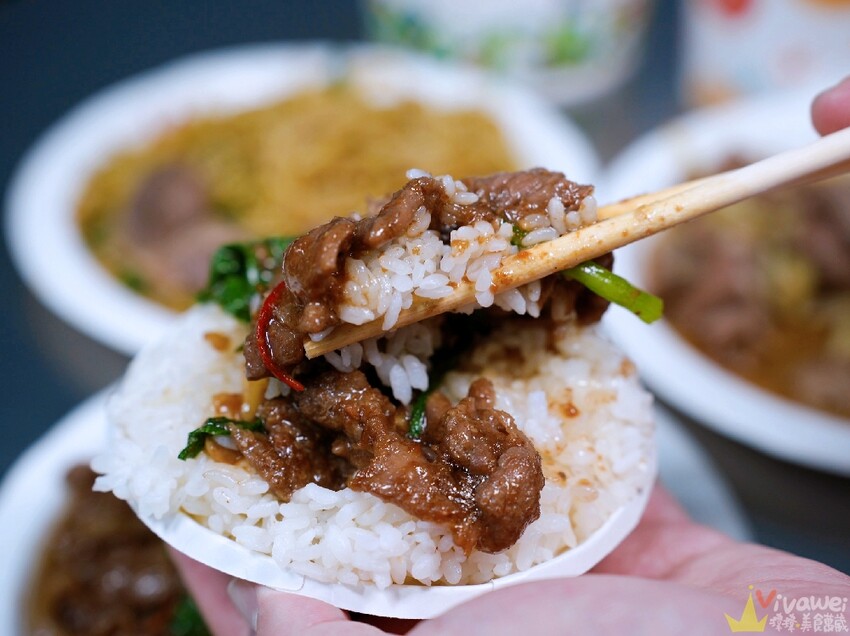 【南崁生炒羊肉】營業到凌晨三點的深夜美食！現炒的高CP值羊肉熱炒小吃～點炒麵＋燴飯共兩份可加購10元羊肉湯！