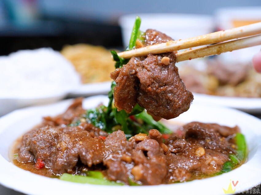 【南崁生炒羊肉】營業到凌晨三點的深夜美食！現炒的高CP值羊肉熱炒小吃～點炒麵＋燴飯共兩份可加購10元羊肉湯！