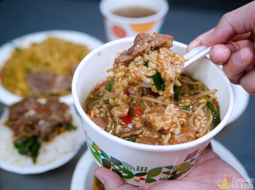 【南崁生炒羊肉】營業到凌晨三點的深夜美食！現炒的高CP值羊肉熱炒小吃～點炒麵＋燴飯共兩份可加購10元羊肉湯！