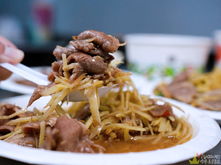 【南崁生炒羊肉】營業到凌晨三點的深夜美食！現炒的高CP值羊肉熱炒小吃～點炒麵＋燴飯共兩份可加購10元羊肉湯！