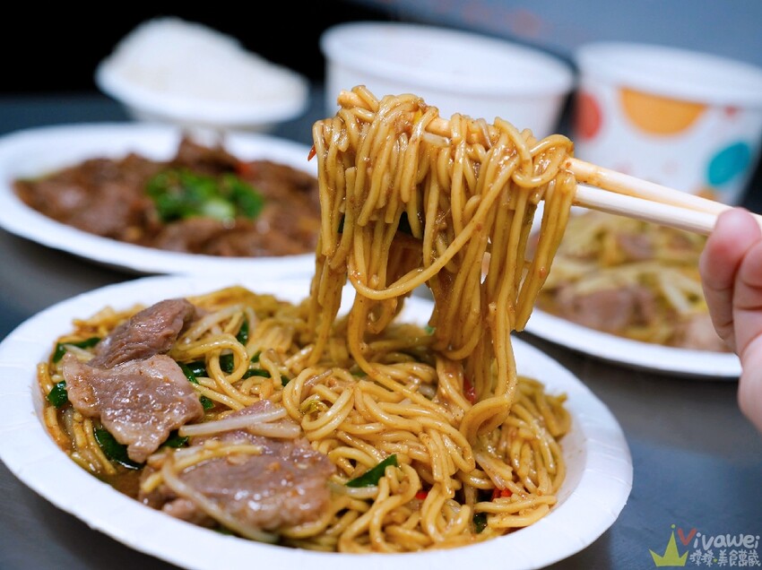 【南崁生炒羊肉】營業到凌晨三點的深夜美食！現炒的高CP值羊肉熱炒小吃～點炒麵＋燴飯共兩份可加購10元羊肉湯！