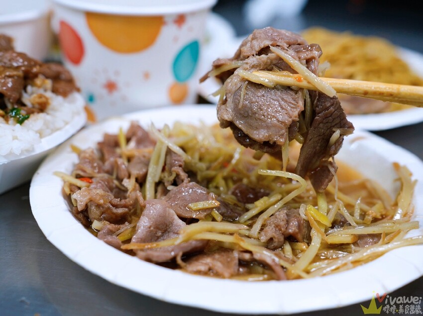 【南崁生炒羊肉】營業到凌晨三點的深夜美食！現炒的高CP值羊肉熱炒小吃～點炒麵＋燴飯共兩份可加購10元羊肉湯！