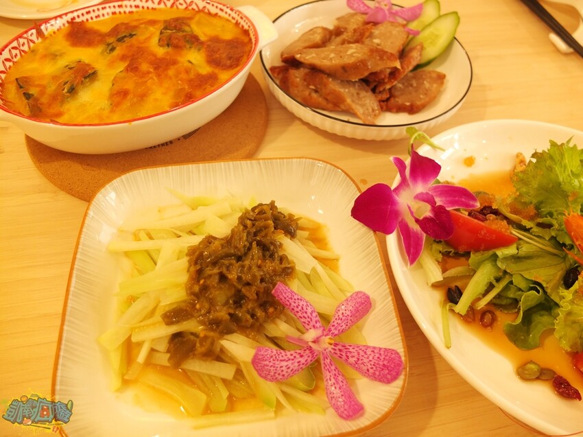 屏東縣屏東市屏東餐廳推薦【食典shidien】不預約吃不到！屏東最新無菜單私廚料理｜台式懷舊古早味菜色｜秘方醃料烤雞紅到外縣市｜超夯私廚餐盒美味無法擋｜屏東聚餐聚會新選擇