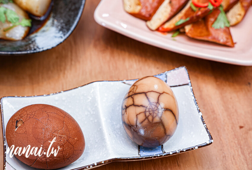 隱身三民路的泡沫紅茶店！重溫五六零年代茶店，必點正點吐司，茶葉蛋，還有很涮嘴檸檬春烏龍＋更換手壓檸檬，老紀茶行