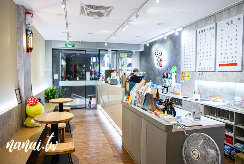 隱身三民路的泡沫紅茶店！重溫五六零年代茶店，必點正點吐司，茶葉蛋，還有很涮嘴檸檬春烏龍＋更換手壓檸檬，老紀茶行