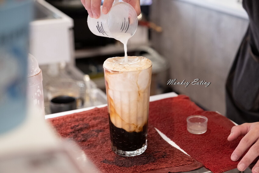 【彰化美食】老紀茶行│彰化復古風茶館，簡餐定食茶飲點心。彰化阿三肉圓對面 - 貪吃猴的幻想