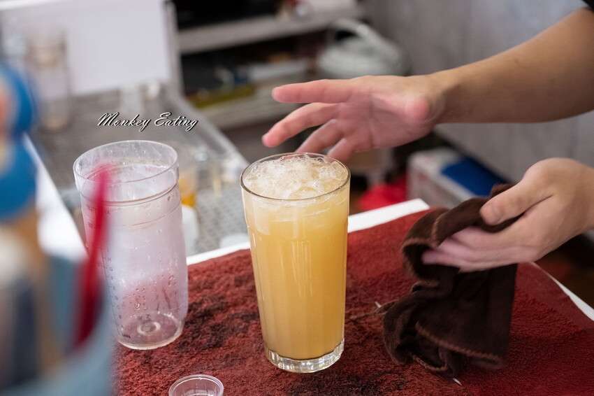 【彰化美食】老紀茶行│彰化復古風茶館，簡餐定食茶飲點心。彰化阿三肉圓對面 - 貪吃猴的幻想