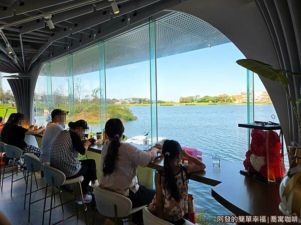 喬寓咖啡10-池畔旁吧檯座位.jpg 喬寓咖啡10-池畔旁吧檯座位.jpg