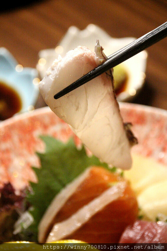 台北市大安區台北/大安【酒桃Sake momo】深海珠寶盒、海景茶碗蒸、脆皮燒肉是店內的招牌必點！以清酒為主的日式餐酒館，