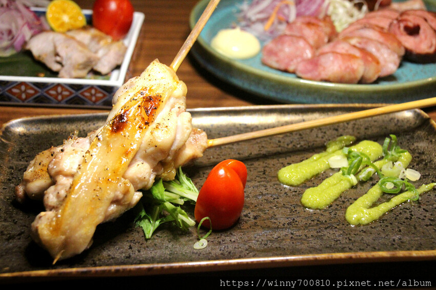 台北市大安區台北/大安【酒桃Sake momo】深海珠寶盒、海景茶碗蒸、脆皮燒肉是店內的招牌必點！以清酒為主的日式餐酒館，