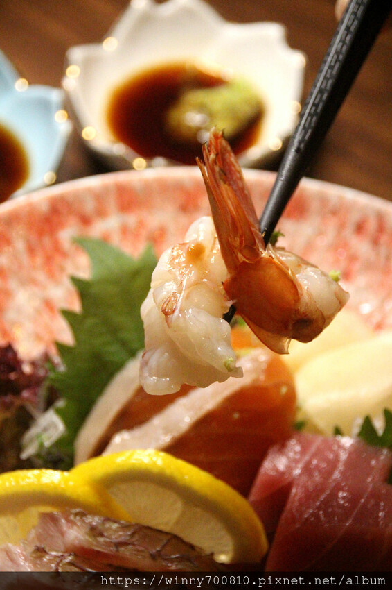 台北市大安區台北/大安【酒桃Sake momo】深海珠寶盒、海景茶碗蒸、脆皮燒肉是店內的招牌必點！以清酒為主的日式餐酒館，