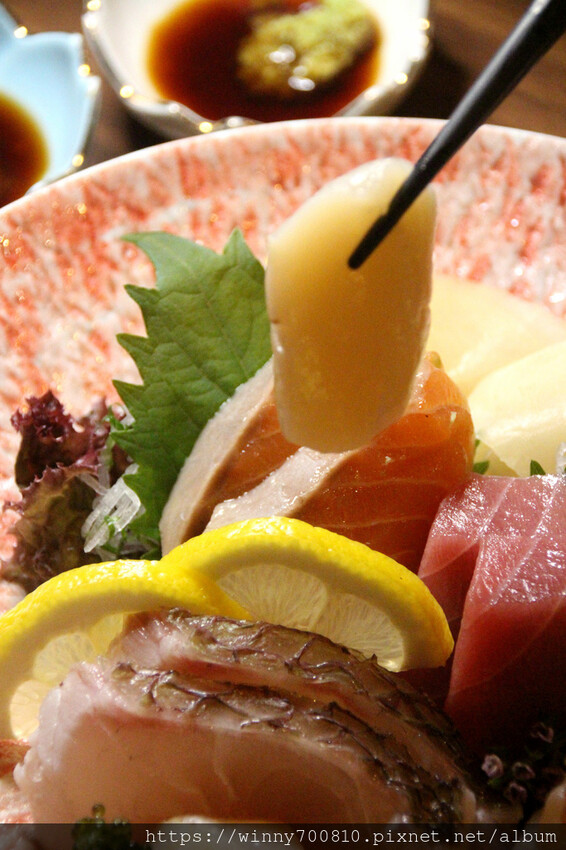 台北市大安區台北/大安【酒桃Sake momo】深海珠寶盒、海景茶碗蒸、脆皮燒肉是店內的招牌必點！以清酒為主的日式餐酒館，