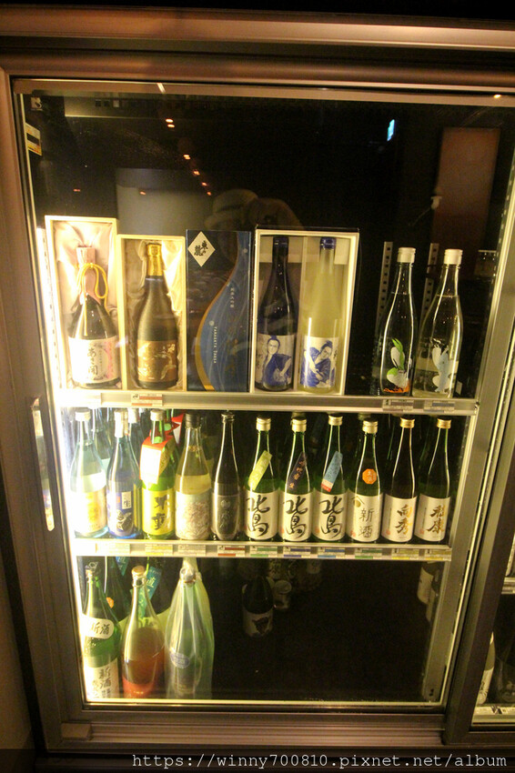 台北市大安區台北/大安【酒桃Sake momo】深海珠寶盒、海景茶碗蒸、脆皮燒肉是店內的招牌必點！以清酒為主的日式餐酒館，