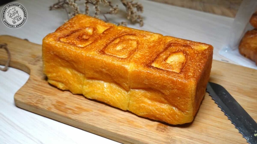 菠蘿麵包新潮流！釛匠時尚包吸睛登場，時尚菠蘿麵包爆話題。