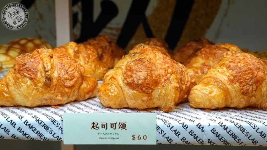 菠蘿麵包新潮流！釛匠時尚包吸睛登場，時尚菠蘿麵包爆話題。