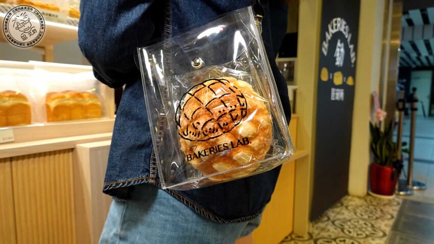 菠蘿麵包新潮流！釛匠時尚包吸睛登場，時尚菠蘿麵包爆話題。