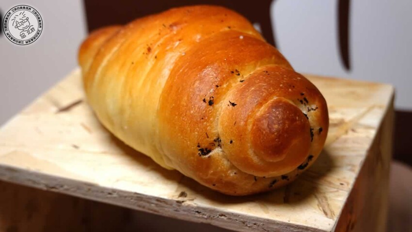 菠蘿麵包新潮流！釛匠時尚包吸睛登場，時尚菠蘿麵包爆話題。